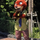 Nick Wilde kann man gleich beim Eingang treffen