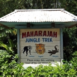 Schild zum Maharajah Jungle Trek