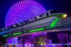 Monorail Green vor Spaceship Earth