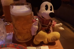 Chef Mickey und eine Maß Bier