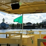 Fähre bei der Anfahrt auf Disney Springs