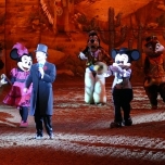 Minnie Mouse,  Mickey Mouse, Goofy, Chip & Dale und der Showmaster