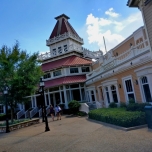 Gebäude des Disney Hotel Port Orleans