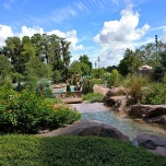 Gartenanlage mit Wasserlauf