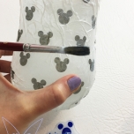 Mickey Mouse Papier wird geformt