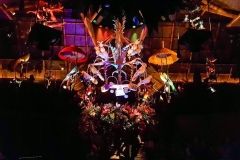 Vogel Animatronics schweben unter der Decke im Tiki Room