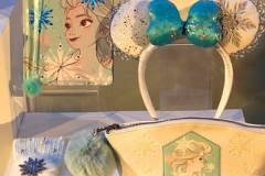 Frozen Merch: Ohren, Tasche, Notizbuch