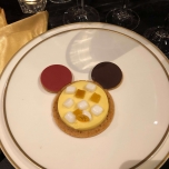 Dessert in Form und Farben von Mickey Mouse