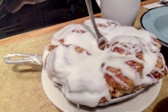 Sticky Bun mit sehr viel Frosting