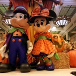 Mickey & Minnie im Halloween Outfit