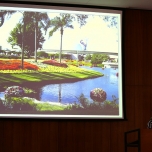 Susan Ingram von der York University in Kanada hält einen Vortrag mit einem Bild aus Epcot