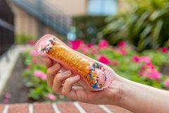 Strawberry Cheesecake Cannoli bei PizzeRizzo