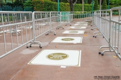 Hong-Kong-Disneyland-Security-Check-Abstand