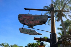 Eingangsschild zur Attraktion Jungle Cruise