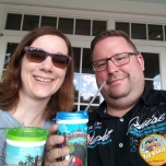 Dörthe und Torsten mit Hotel Mugs im Old Key West