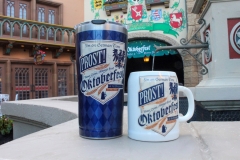 Bierkrug und Getränkebecher