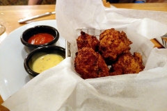 Conch Fritters mit zwei Dips