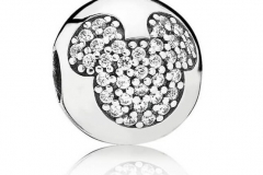 Kugelförmiger Charm mit glitzerndem Mickey Emblem