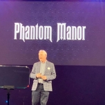 Tom Fitzgerald bei der Präsentation von Phantom Manor