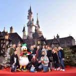 Gruppenfoto mit Donald Duck im Fantasyland