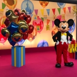 Mickey Mouse bei seiner Geburtstagsparty