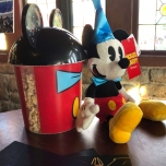 Mickey Mouse Stofftier und Popcornbecher