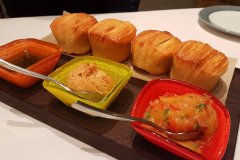 Pull Apart Bread mit drei Dips in Sebastian's Bistro