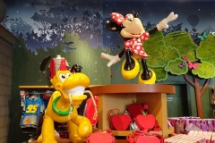 Minnie und Pluto als Dekofiguren