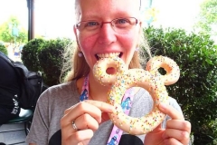 Mickey Bretzel mit bunten Streuseln