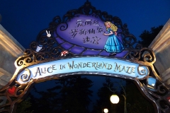 Der Eingang zum Alice in Wonderland Maze