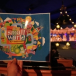 Din-a-4-Blatt mit It's a Small World Logo