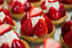 Erdbeertörtchen aus der Les Halles Boulangerie Patisserie