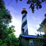 Blau-weiß gestreifter Leuchtturm in St. Augustine Florida