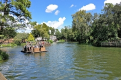 Floß auf dem Weg zur Tom Sawyer Island