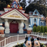 Toontown City Hall mit Mickey & Minnie Ostereier