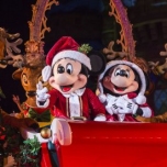 Mickey Mouse und Minnie Mouse in Gesellschaft der Rentiere