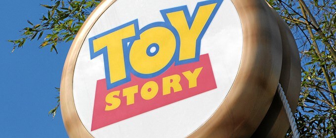 Toy Story Playland Schild mit Toy Story Logo