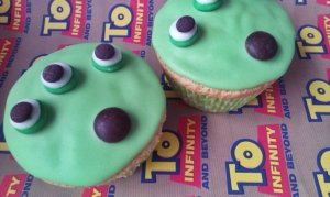 Die fertigen Aliens-Cupcakes