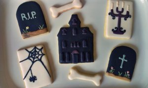 Cookies mit Motiven rund um Phantom Manor: Haus, Grabsteine, Knochen