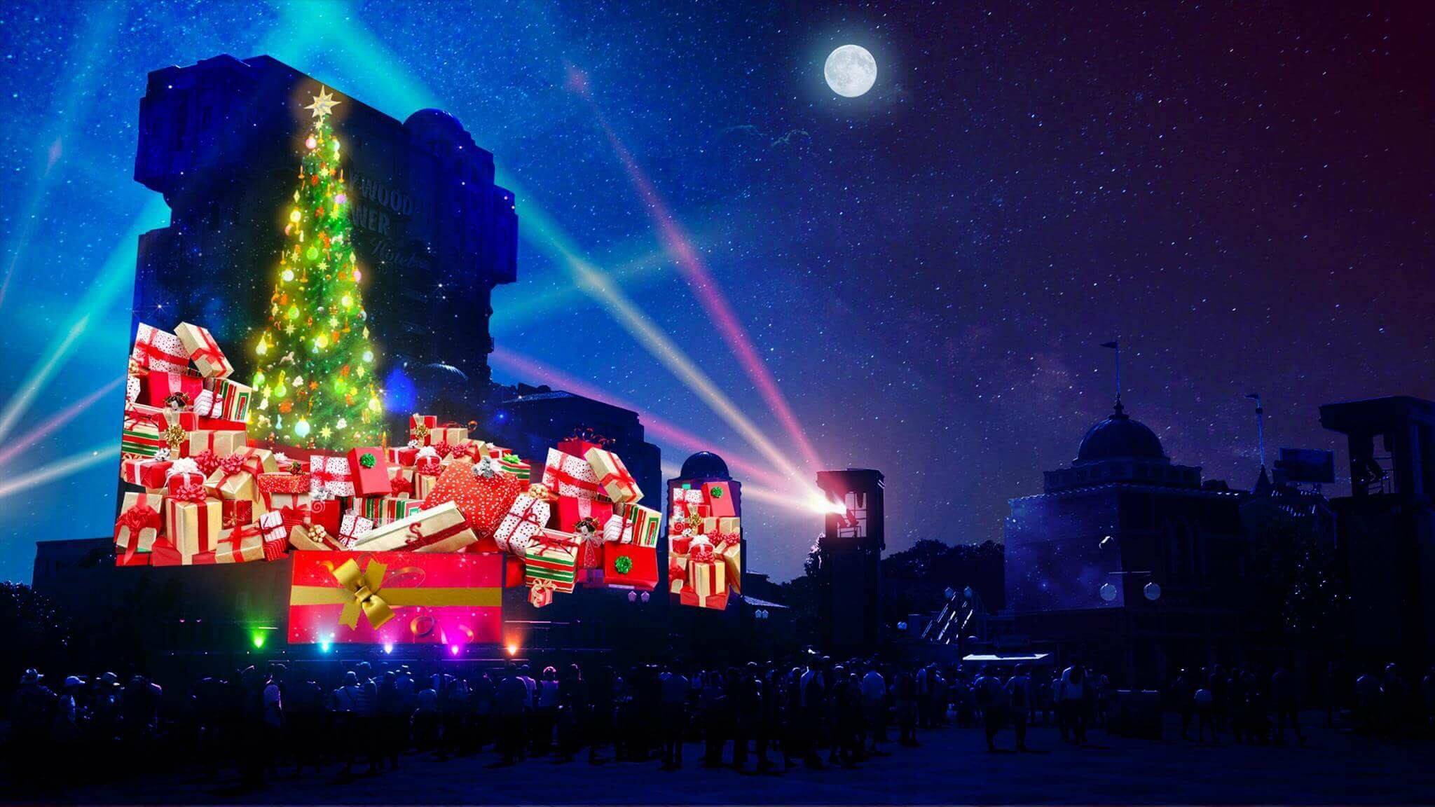 Weihnachtsbaum und Weihnachtsgeschenke auf den Tower of Terror projeziiert