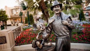 Walt und Mickey Statue