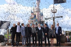 Johnny Depp vor dem Sleeping Beauty Castle