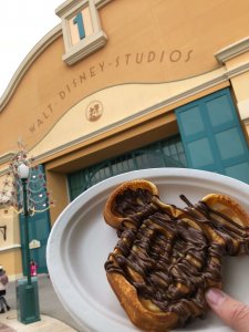 Mickey Waffel auf Teller in den Walt Disney Studios