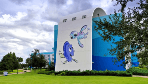 Außenansicht eines Gebäudes im Art of Animation Resort