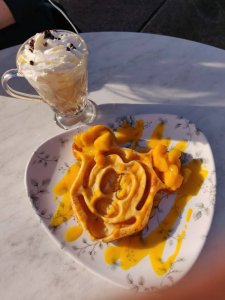 Mickey Waffel im Disneyland Paris