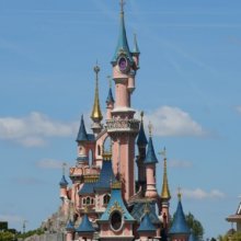 Dornröschenschloss in Disneyland Paris von der Main Street aus