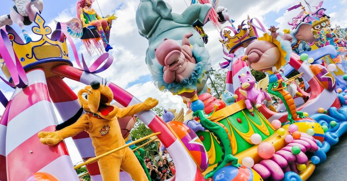 Festival of Fantasy Parade mit Pluto im Magic Kingdom