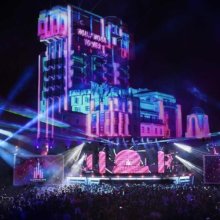 Tower of Terror als Projektionsfläche beim Electroland in Disneyland Paris