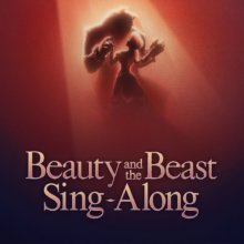 Auf einem Poster für eine Attraktion im Frankreich Pavillon in Epcot sind der Schriftzug Beauty and the Beast Sing-Along und die Silhouetten von Belle und dem Biest beim Tanz zu sehen