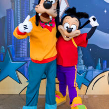 Goofy und Max beim Fan Daze im Disneyland Paris